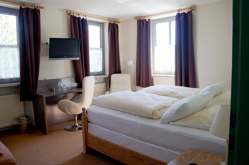 Hotel - Restaurant Kastanienhof Lauingen Room photo