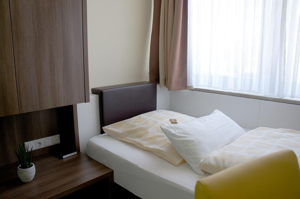 Hotel - Restaurant Kastanienhof Lauingen Room photo