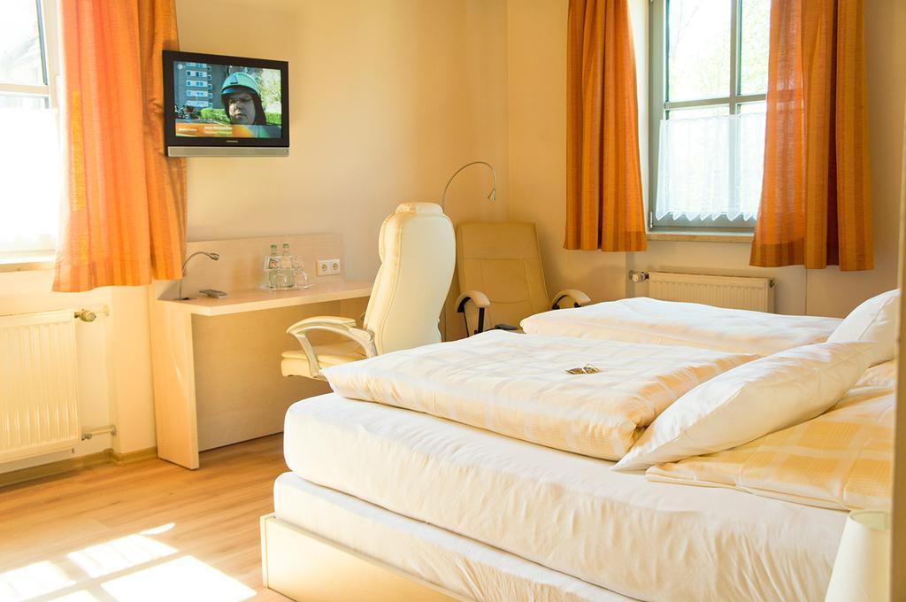 Hotel - Restaurant Kastanienhof Lauingen Room photo